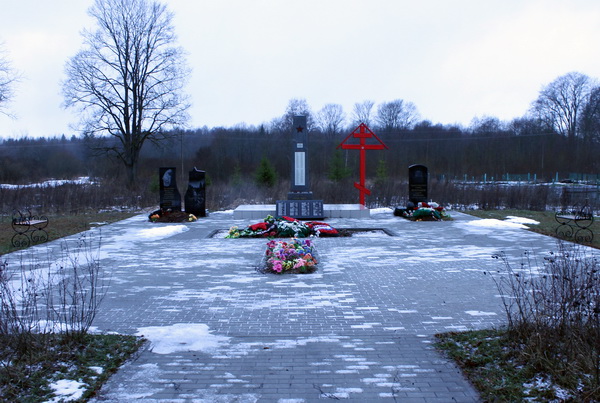 Братская могила в деревне Село Гора (общий вид)